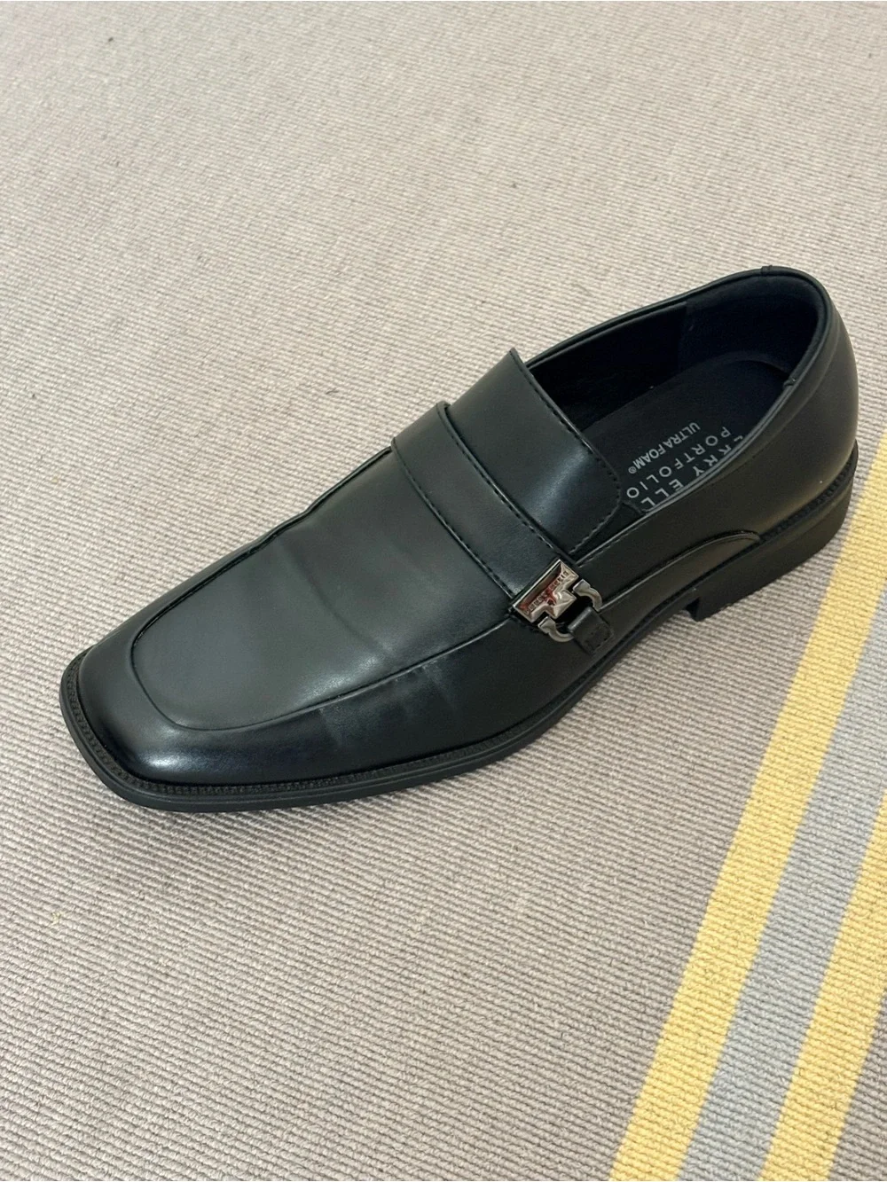 Perry Ellis sleek slip